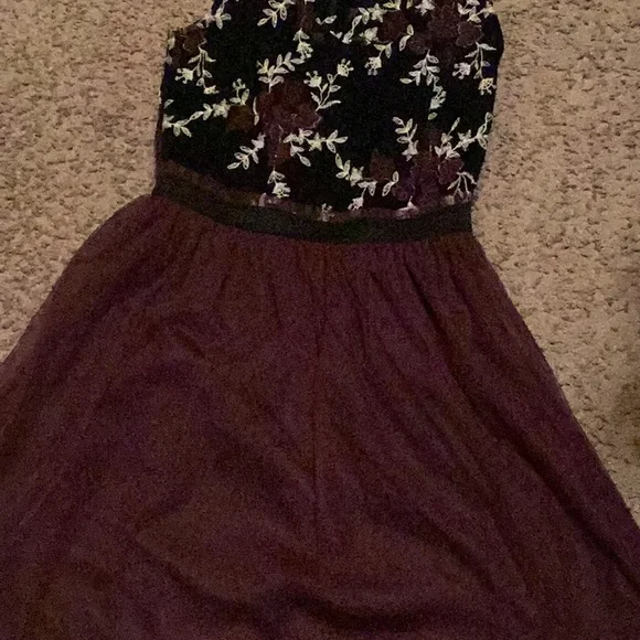 Maroon party dress in net - Picture 2 of 6